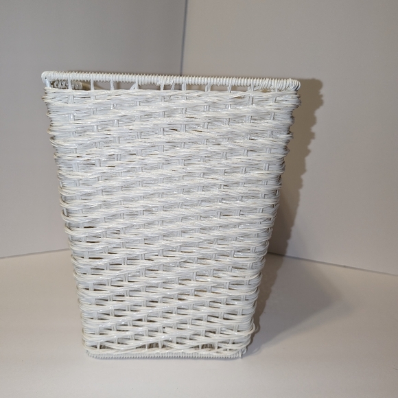 Plastic Woven Trashcan - Picture 2 of 5